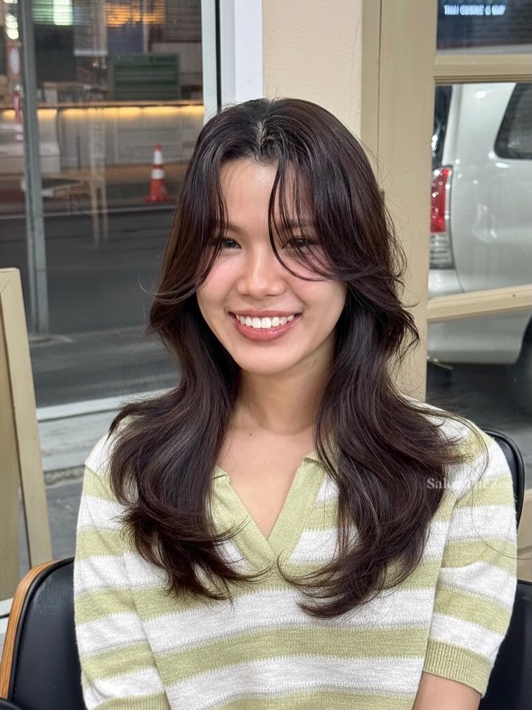 Soft Face-Framing Long Layers with Center-Skimming Fringe