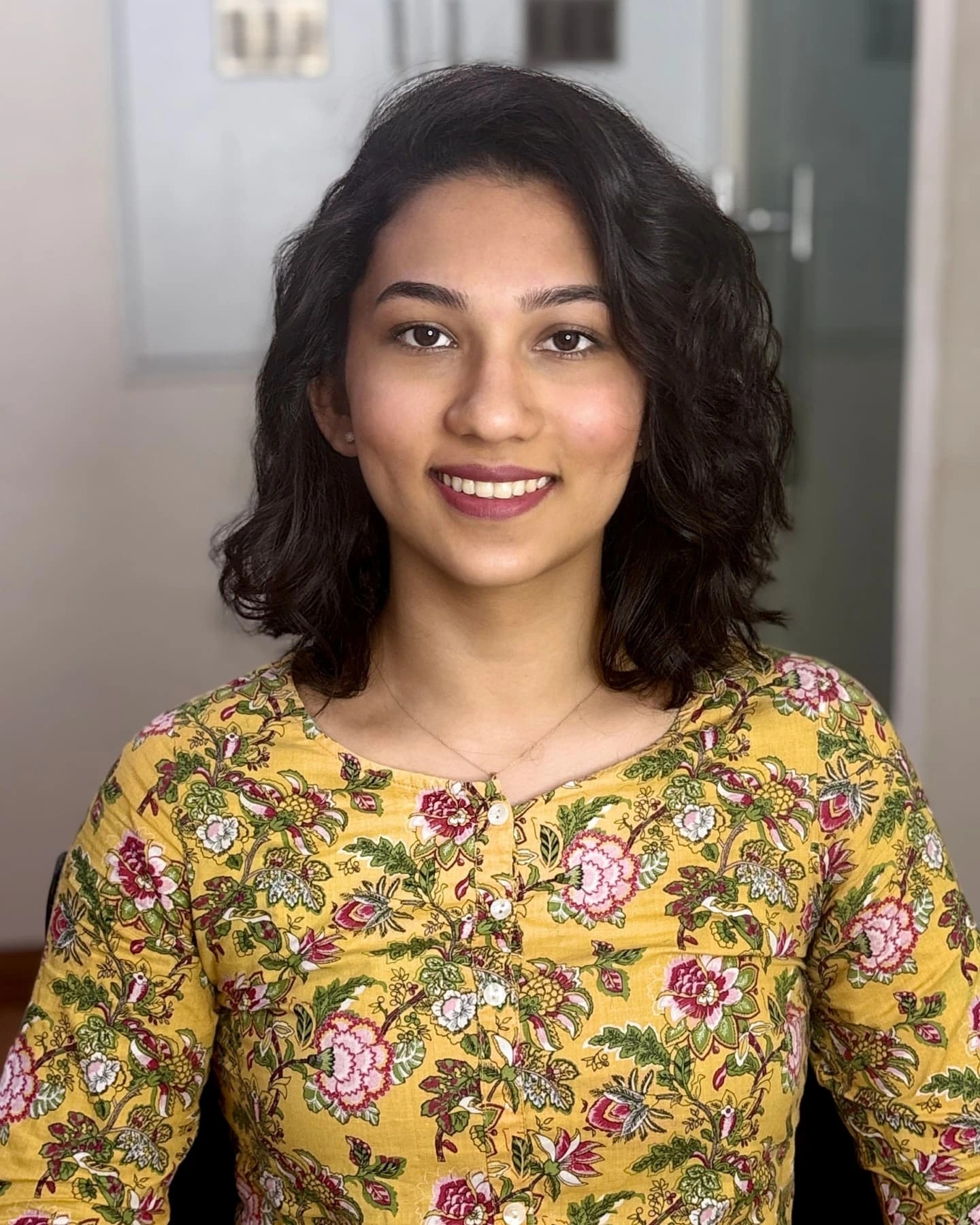 Soft Shoulder-Grazing Wavy Bob with Deep Side Part