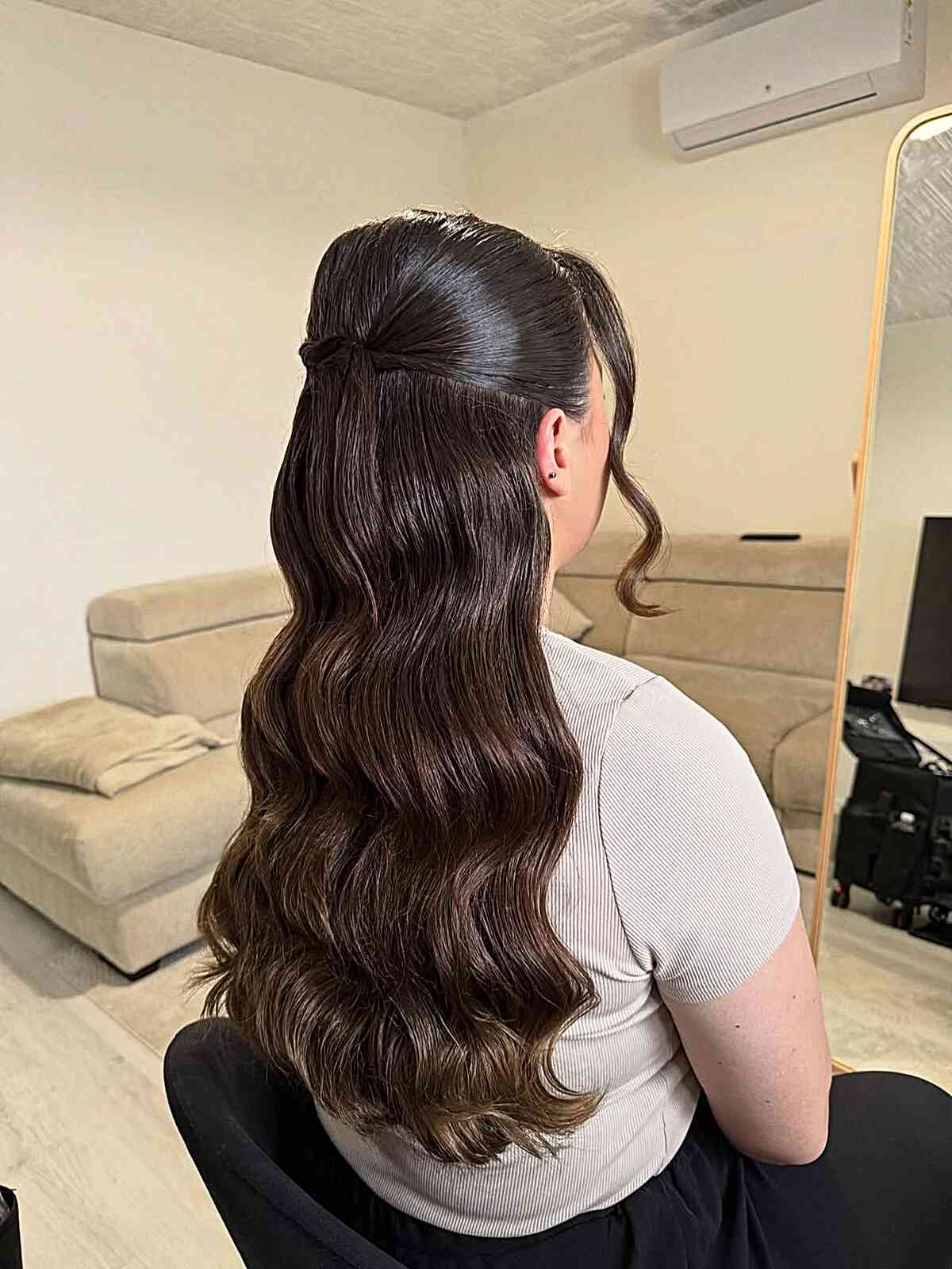 Elegant Half-Up Wavy Hairstyle