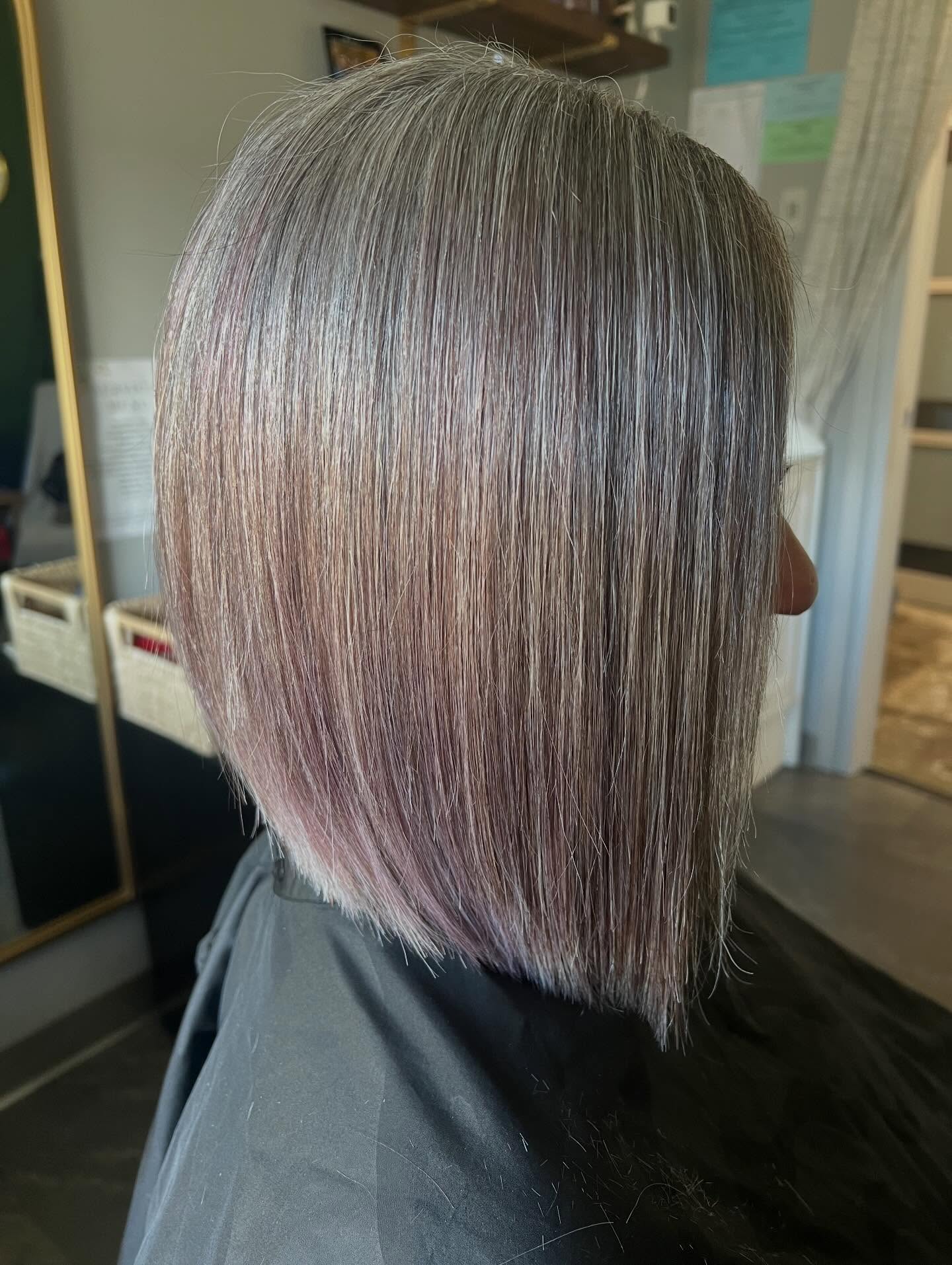 Silver-Pastel Angled Lob with Subtle Violet Glaze