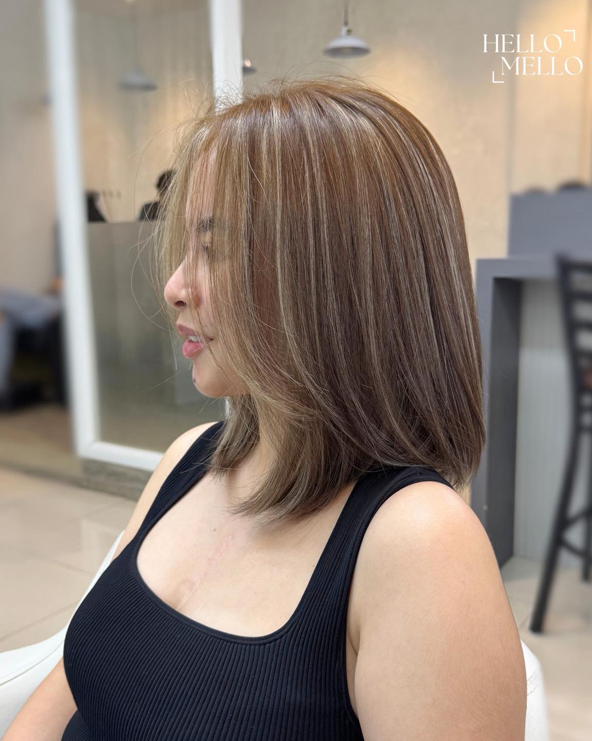 Ash-Latte Shoulder-Grazing Lob with Soft Internal Graduation