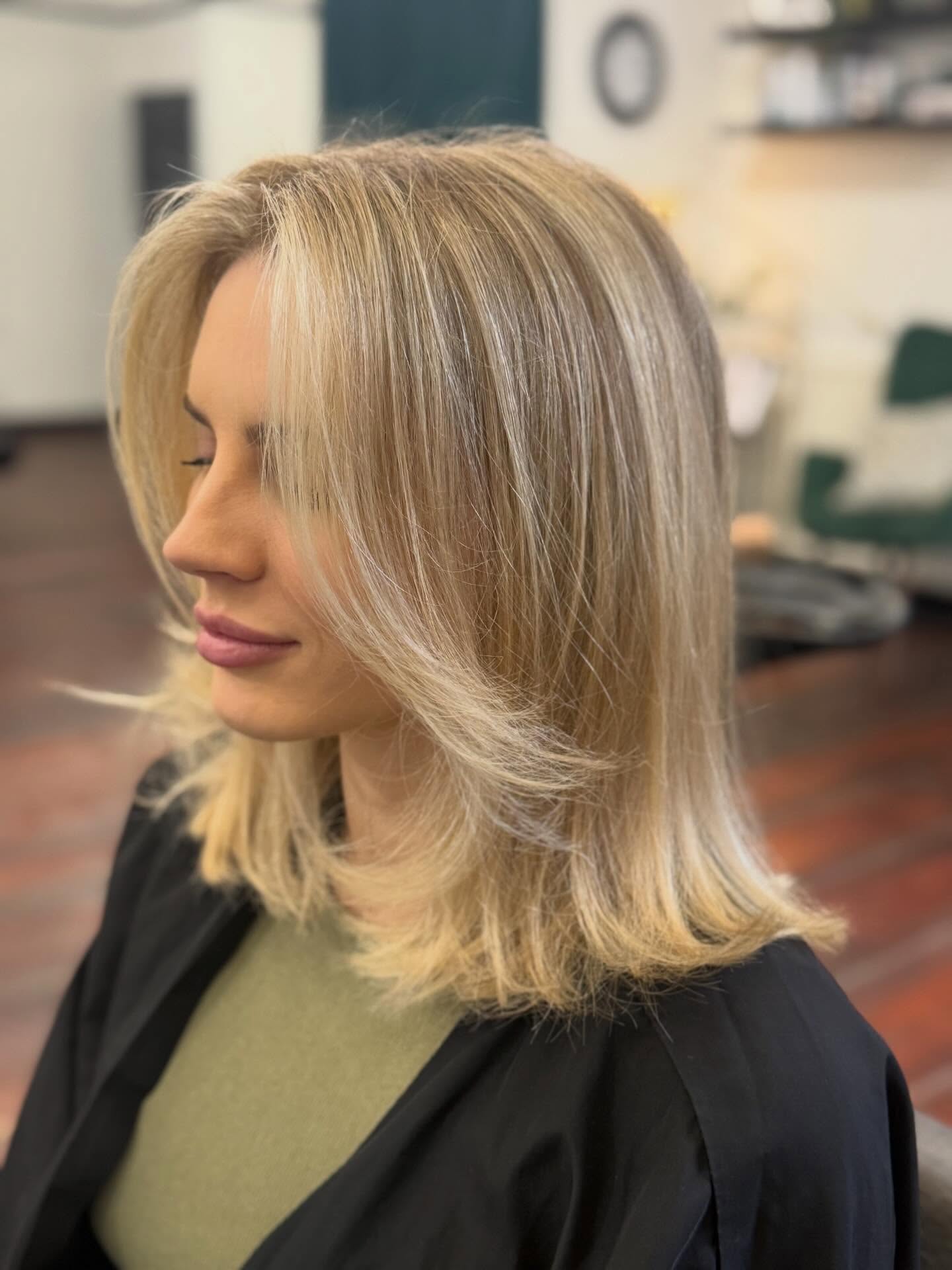 Feathered Mid-Length Blonde Lob with Money-Piece Face-Framing