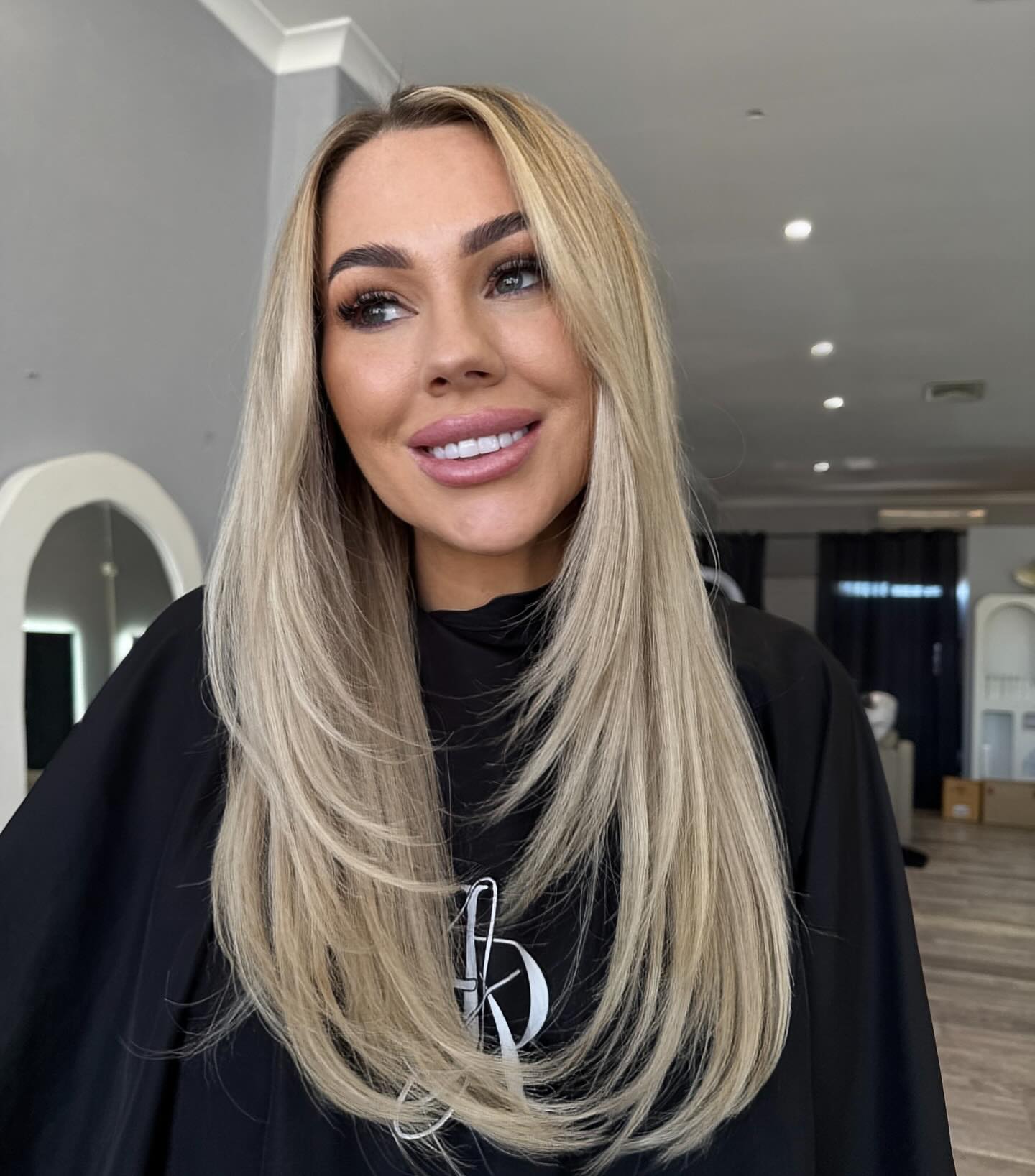Long Blended Blonde Layers with Face-Framing Curtain Pieces