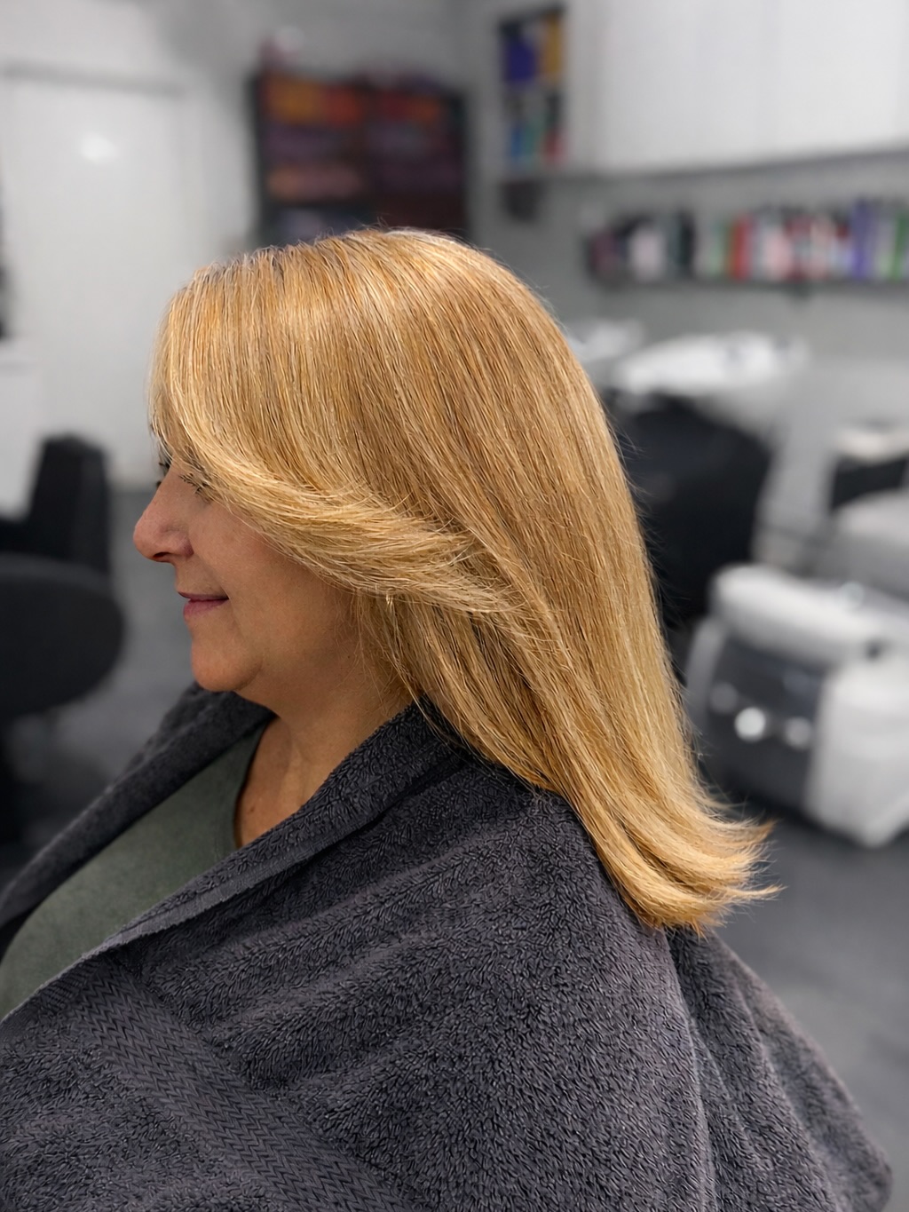 Warm Golden Face-Framing Long Layers with Soft Flip