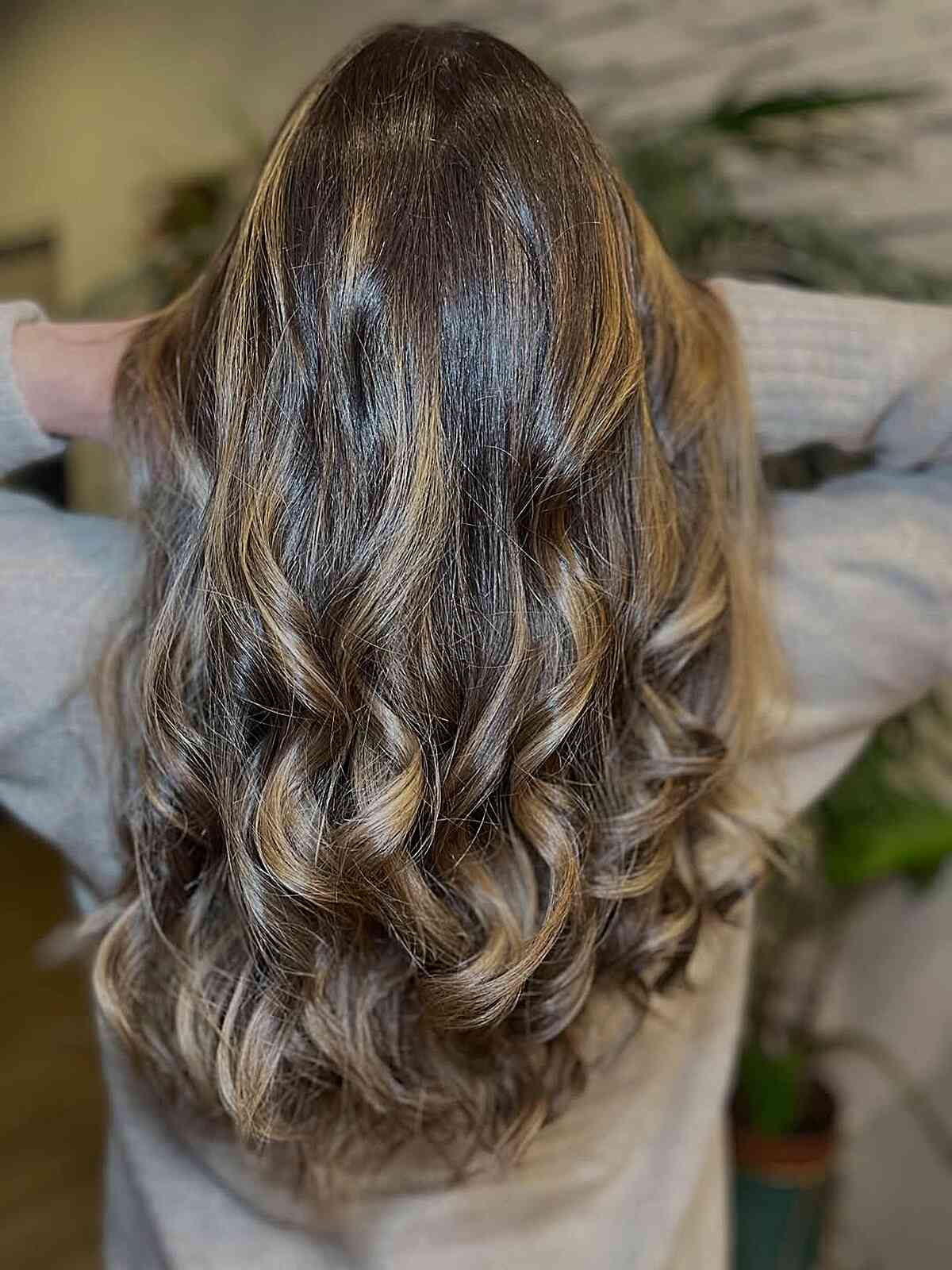 Beautiful Long Wavy Hairstyle with Luminous Highlights