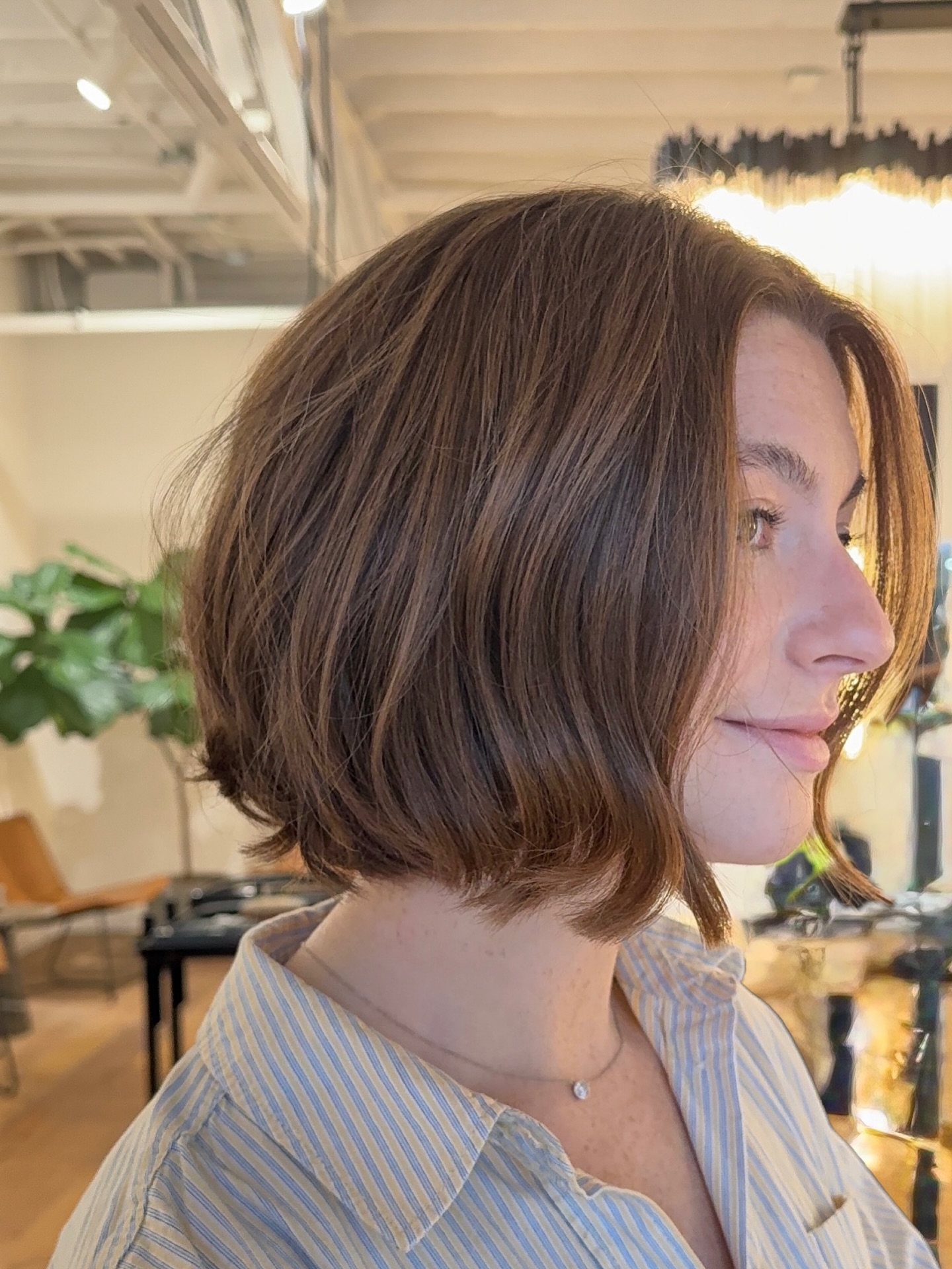 Soft Textured Chin-Length Bob with Nape Graduation and Face-Framing Layers