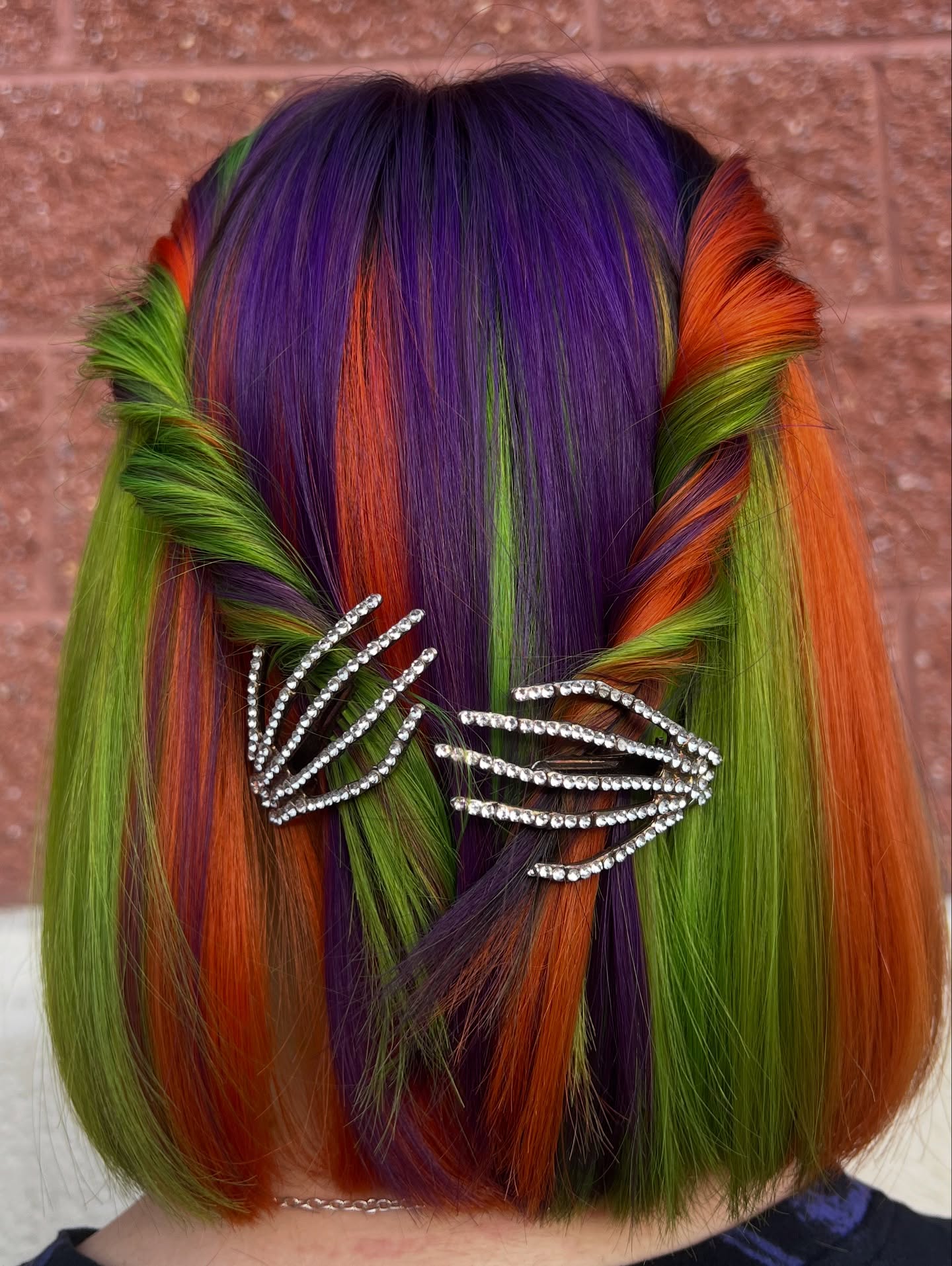 Vivid Ribbon-Panel Blunt Bob with Twisted Crystal Claws