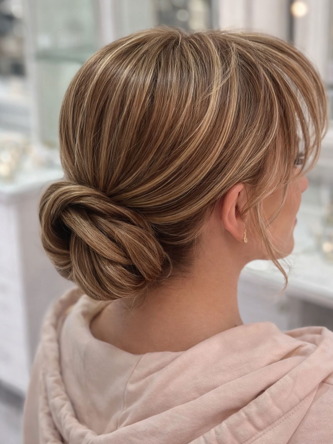 Low Twisted Knot with Soft Face‑Framing Layers