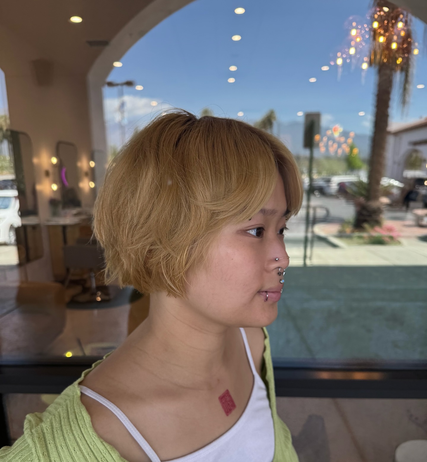 Rounded Stacked Micro Bob with Soft Curtain Fringe