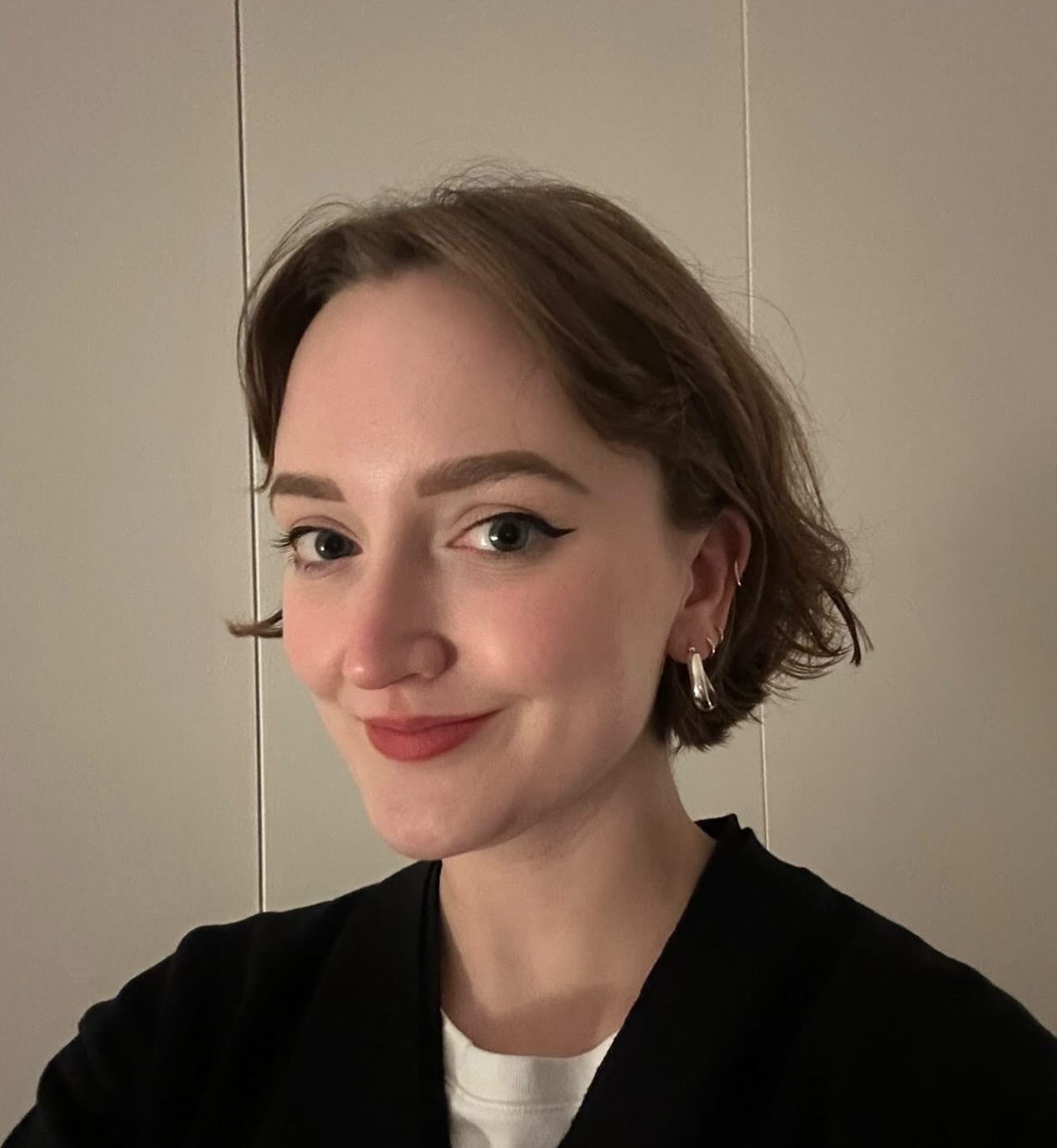 Soft Flipped Ear-Grazing Micro Bob with Subtle Root Lift