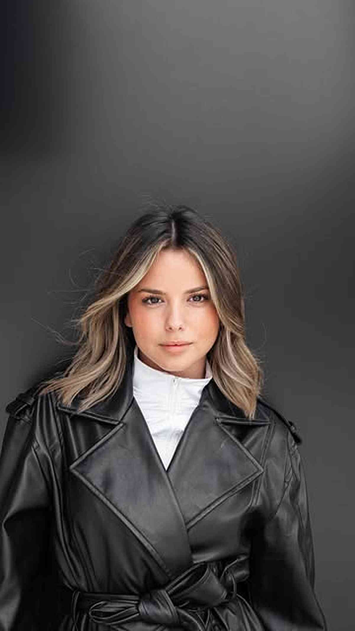 Textured Lob with Beige Balayage Highlights