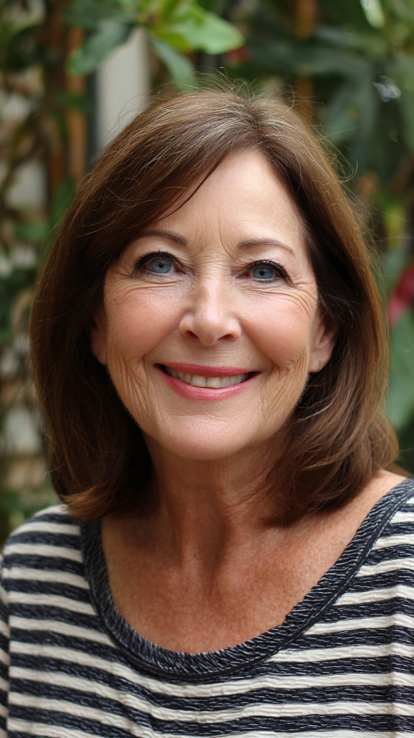 Natural Chestnut Midi Bob with Low-Contrast Root Blend and Interior Graduation