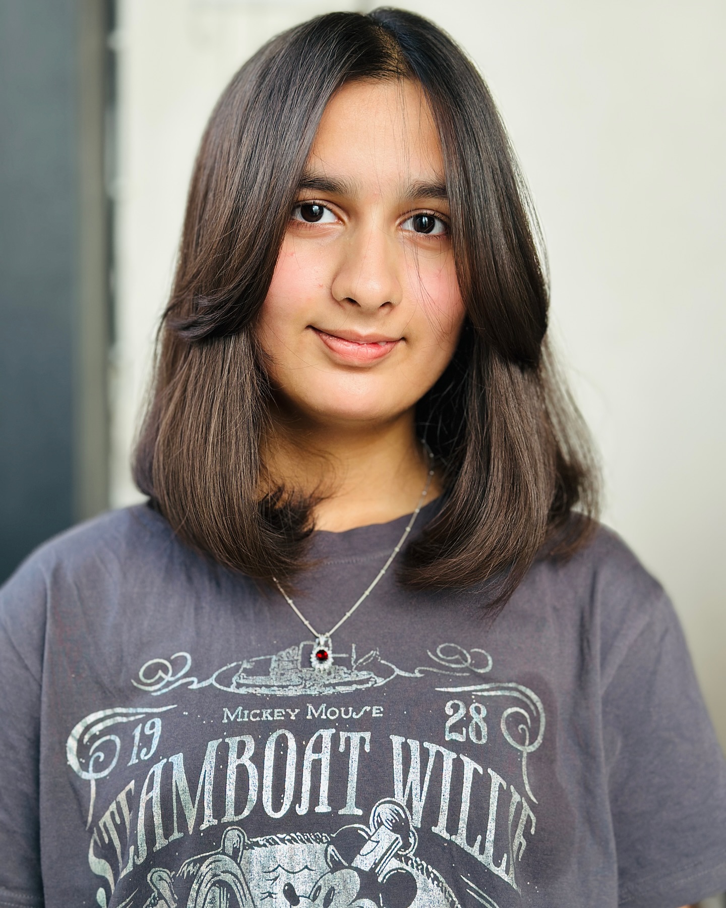 Rounded Shoulder-Grazing Lob with Soft Curtain Layers
