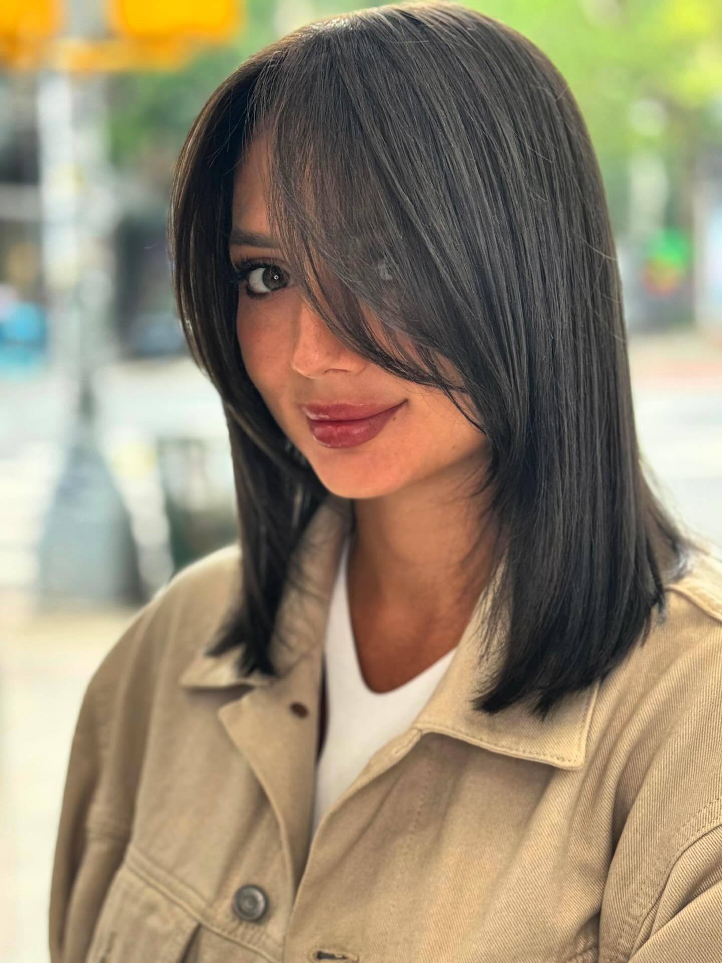 Sleek Shoulder-Grazing Lob with Blended Curtain Fringe