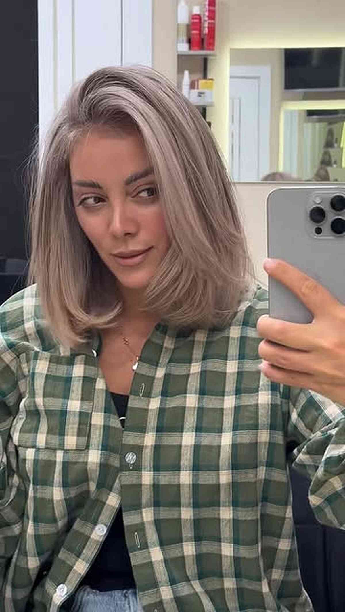 Soft Ash Beige Layered Collarbone Bob