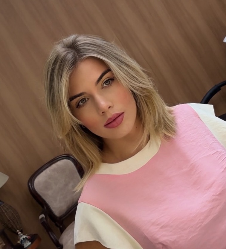 Blended Mid-Lob with Soft Curtain Fringe and Root Shadow