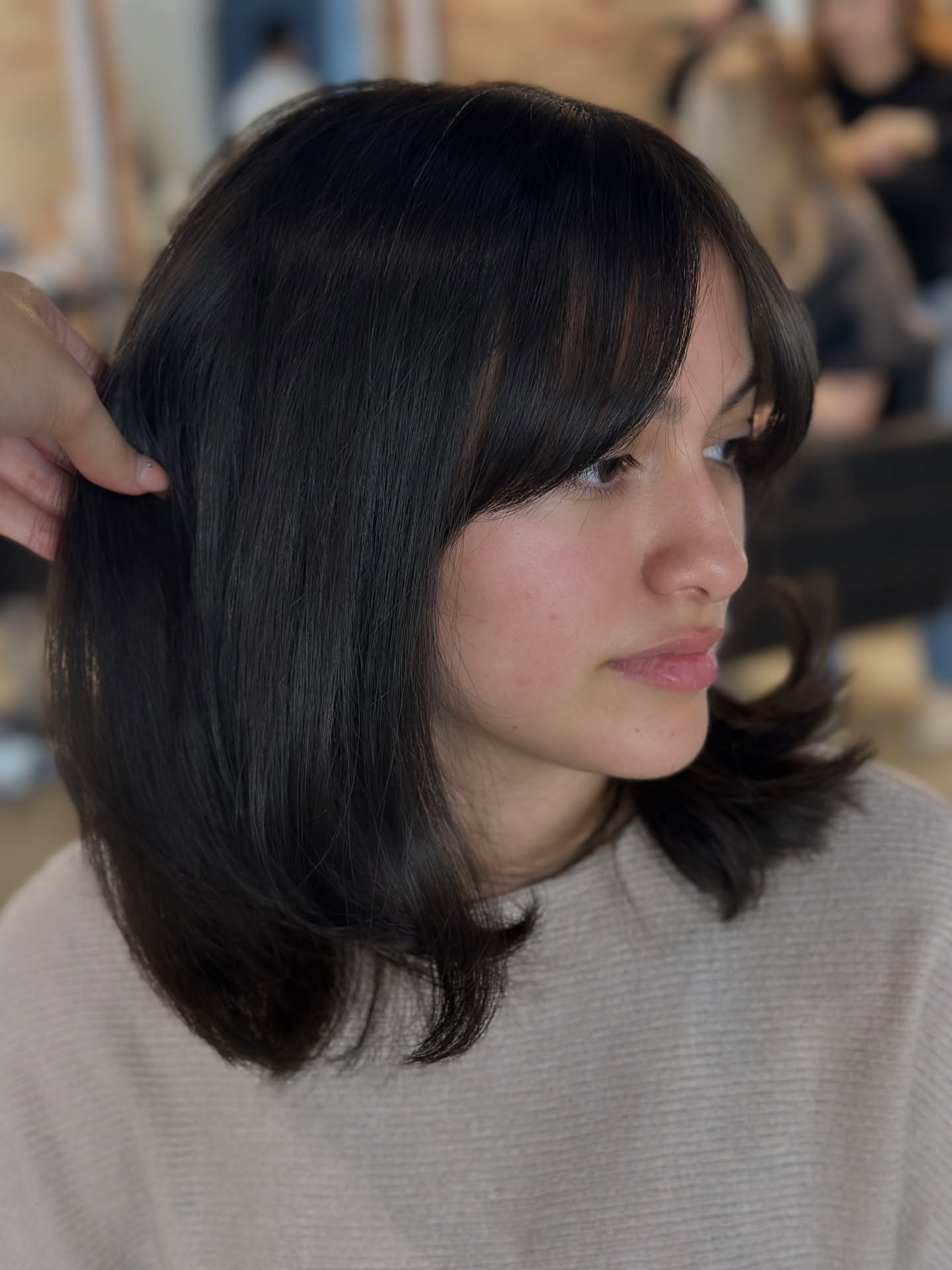 Glossy Shoulder-Length Lob with Feathered Curtain Fringe and Subtle Outward Flick