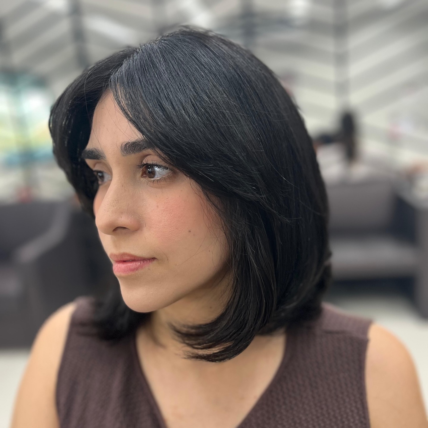 Soft Rounded Shoulder-Grazing Lob with Center-Part Curtain
