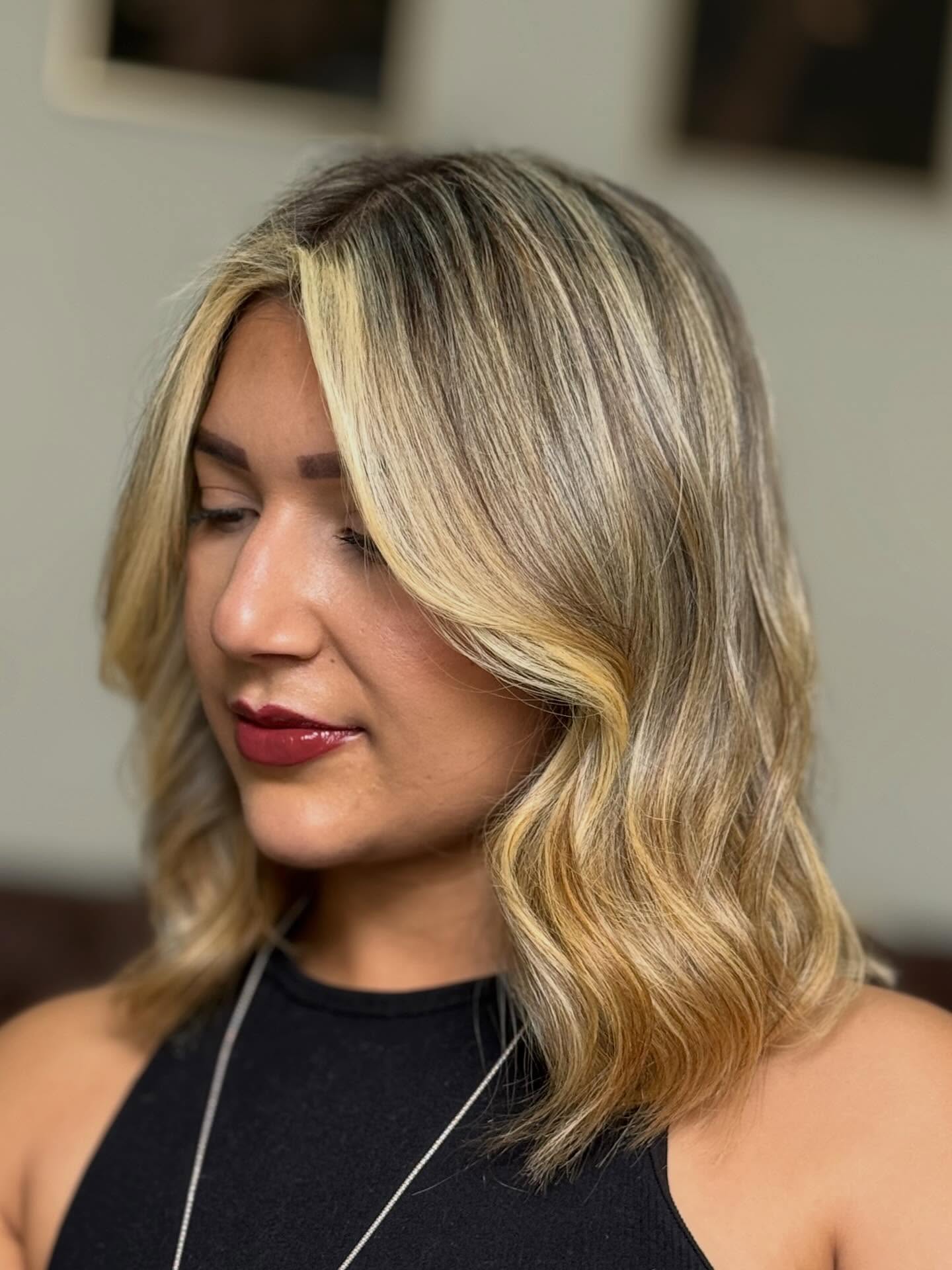 Warm Blonde Shoulder-Grazing Lob with Brighter Face-Framing Money Piece