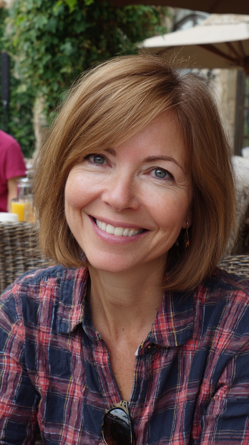 Ash-Brunette Deep Side-Part Chin-Skimming Bob with Interior Graduation