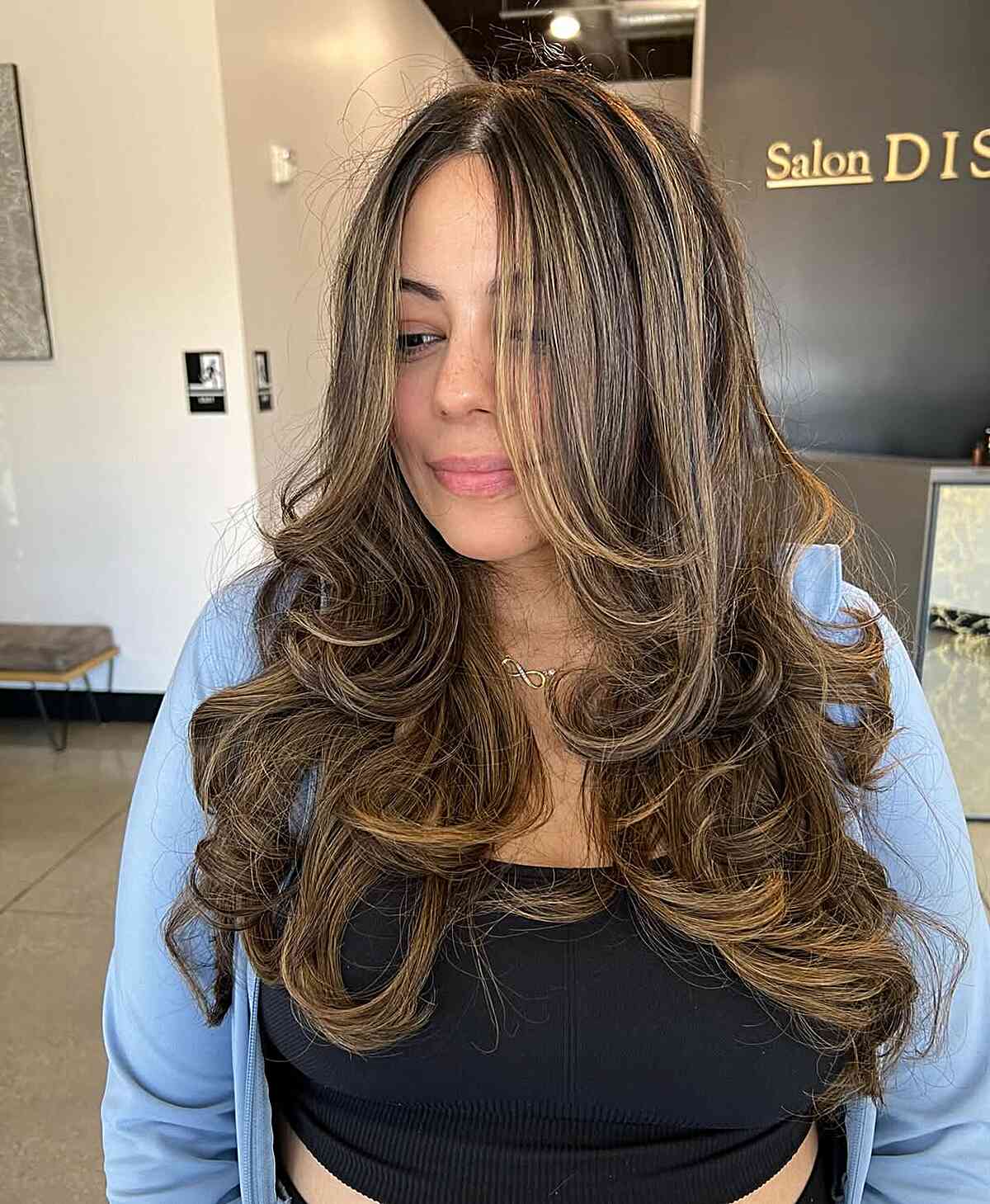 Luxurious Fluffy Layered Hair with Highlights
