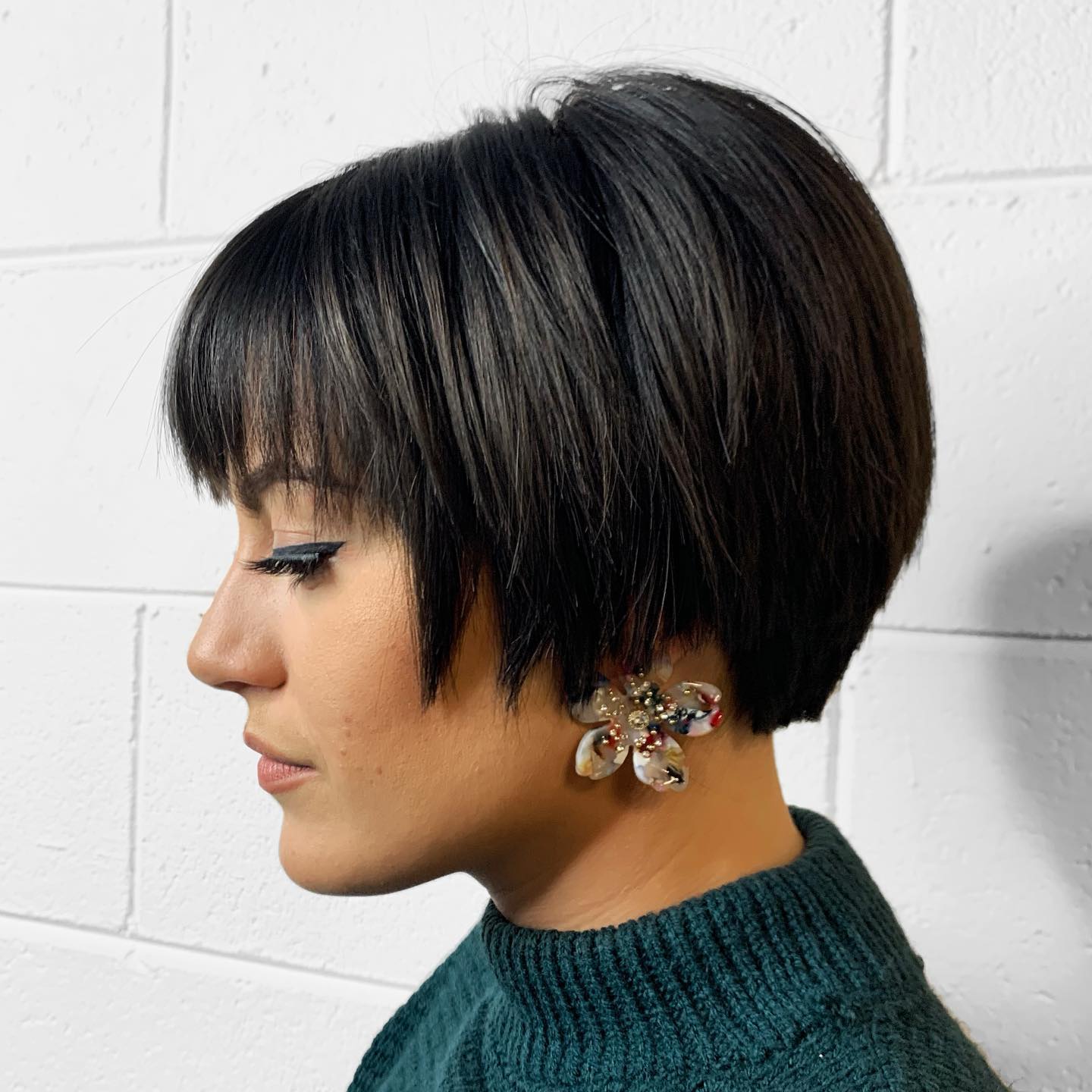Sleek Graduated Pixie-Bob with Blunt Micro Fringe and Ear-Grazing Tabs