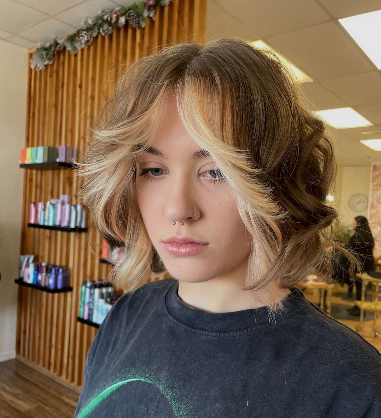 Ash-Brown Choppy Chin-Length Bob with Bright Face-Framing Money Pieces