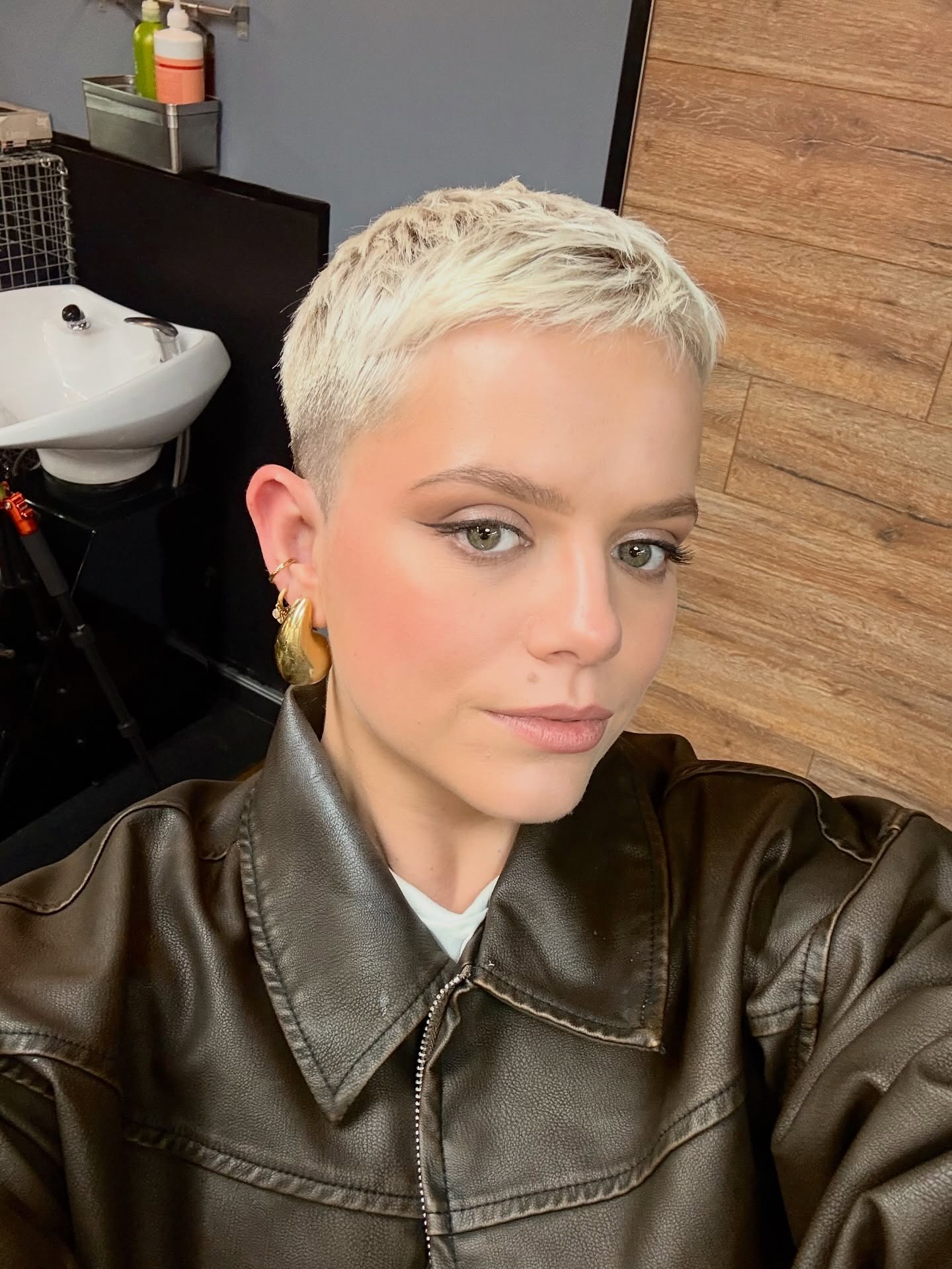 Short Platinum-White Pixie with Choppy Texture and Tapered Sides