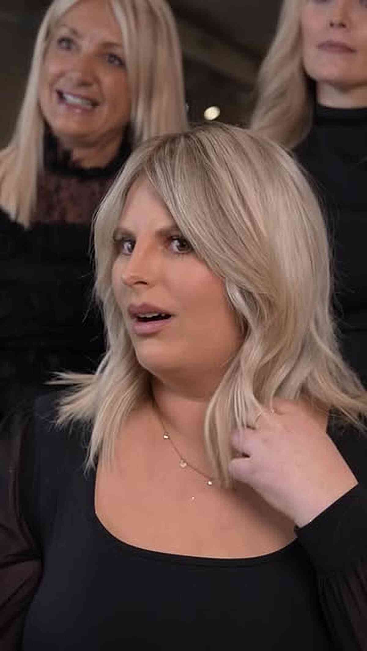 Soft Face Framing Layers for Effortless Style