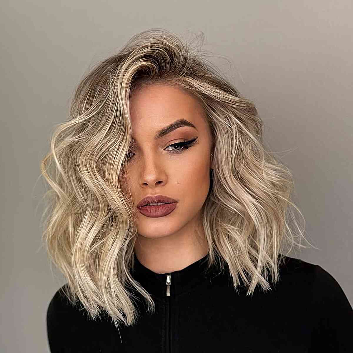 Textured Beige Blonde Shadow Lob