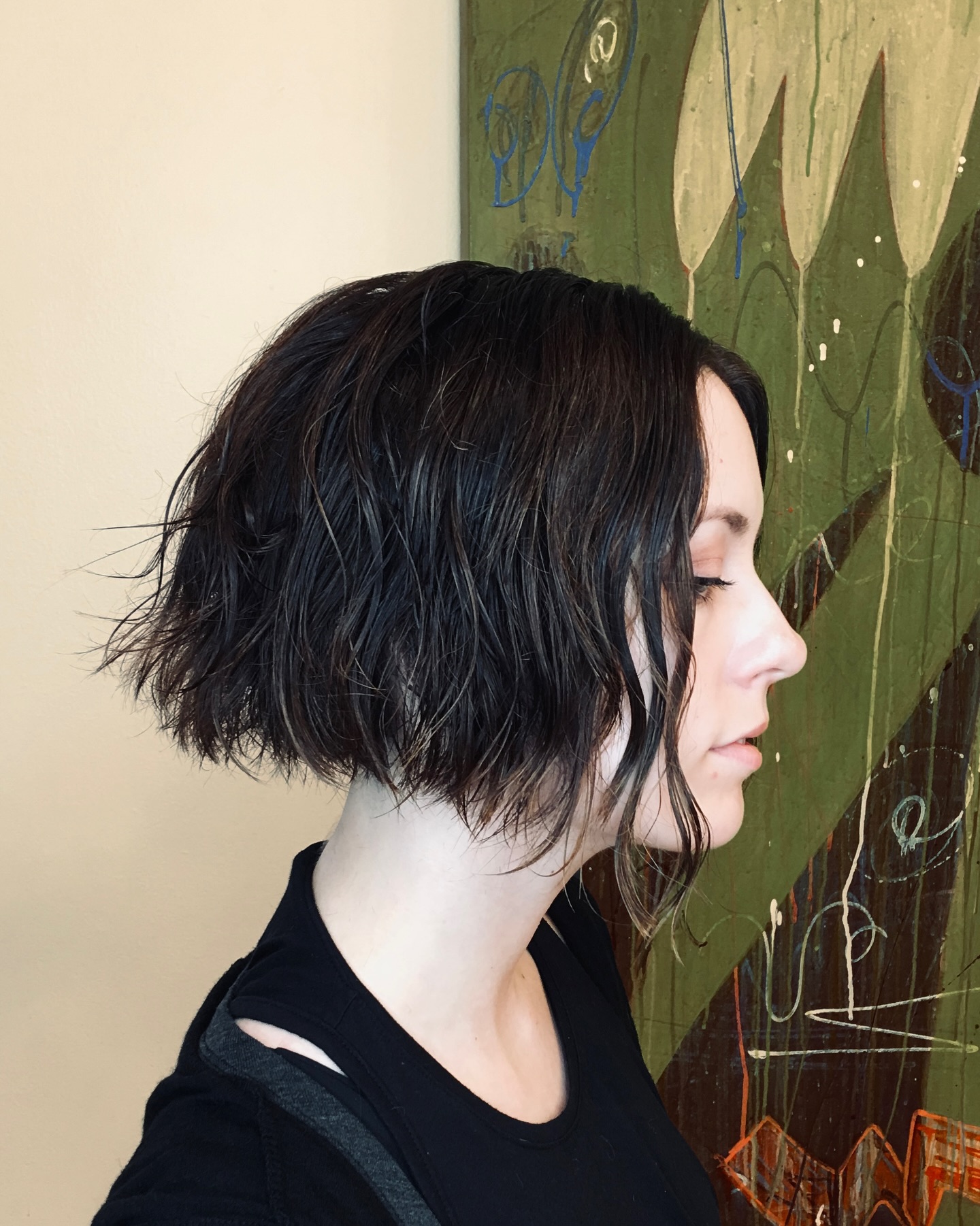 Razor-Textured Chin-Length Bob with Wet-Look Waves and Longer Face-Framing