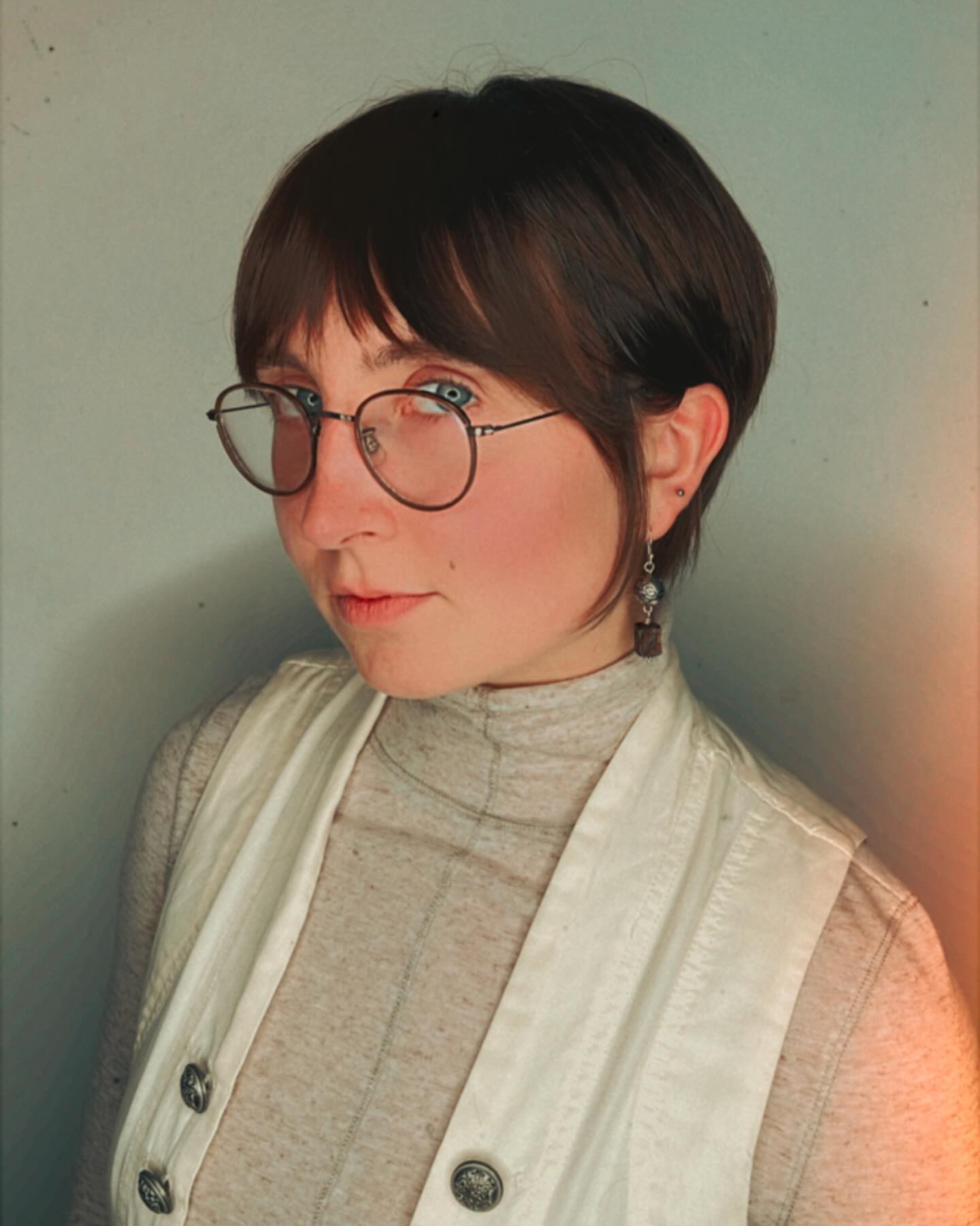 Short Razored Bowl-Bob with Wispy Micro Fringe and Ear‑Grazing Face Frame