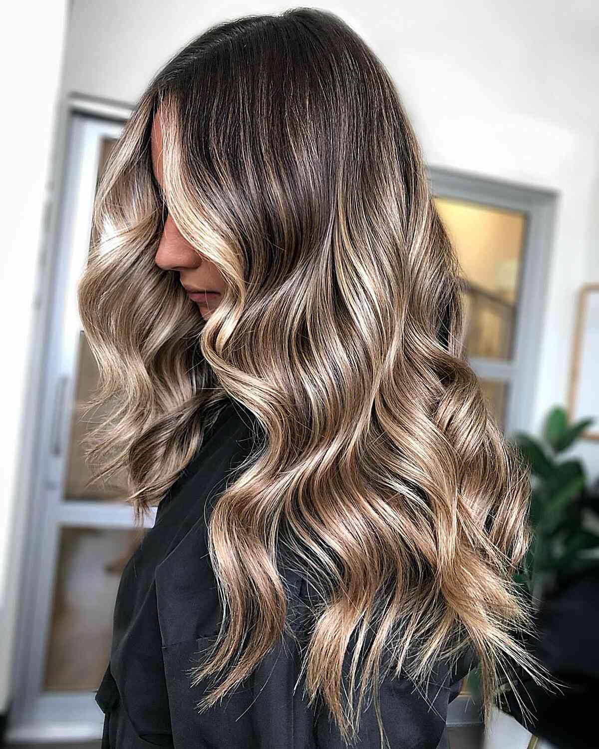Long-Length Glossy Bronde Hair with Money Pieces