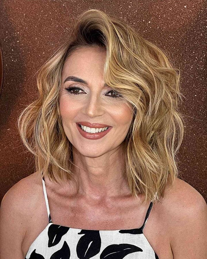 51 Youthful Medium-Length Hairstyles for Women Over 50