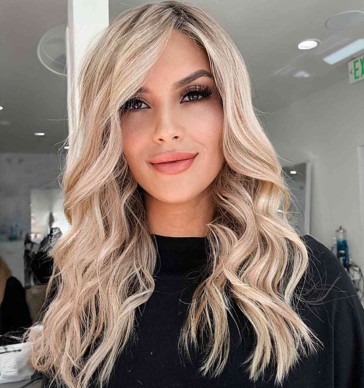 Gorgeous Blonde Highlights on Medium-Length Hair with Waves and a Side Part
