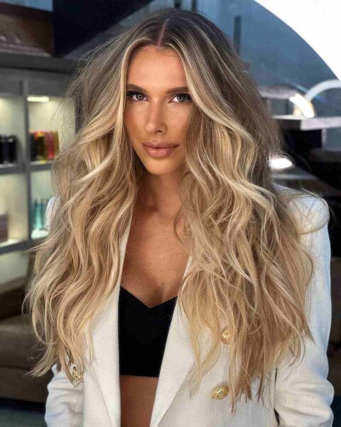 Gorgeous Wavy Long Hairstyle 480x600 