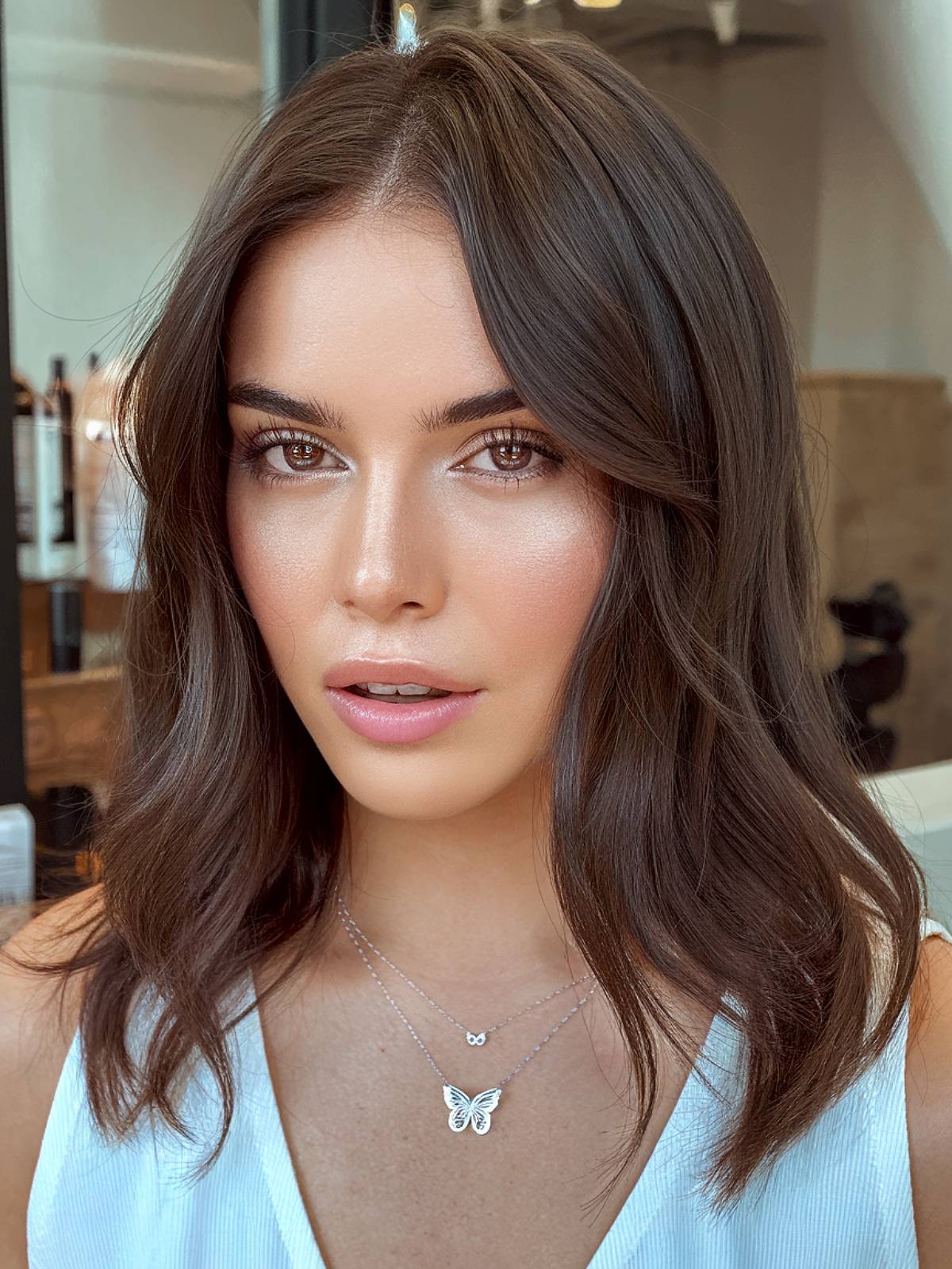 Mid-length layered hair for oval faces