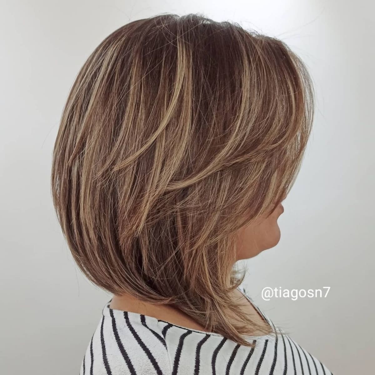 Dimensional Collarbone-Length Graduated Long Bob for a Round Face