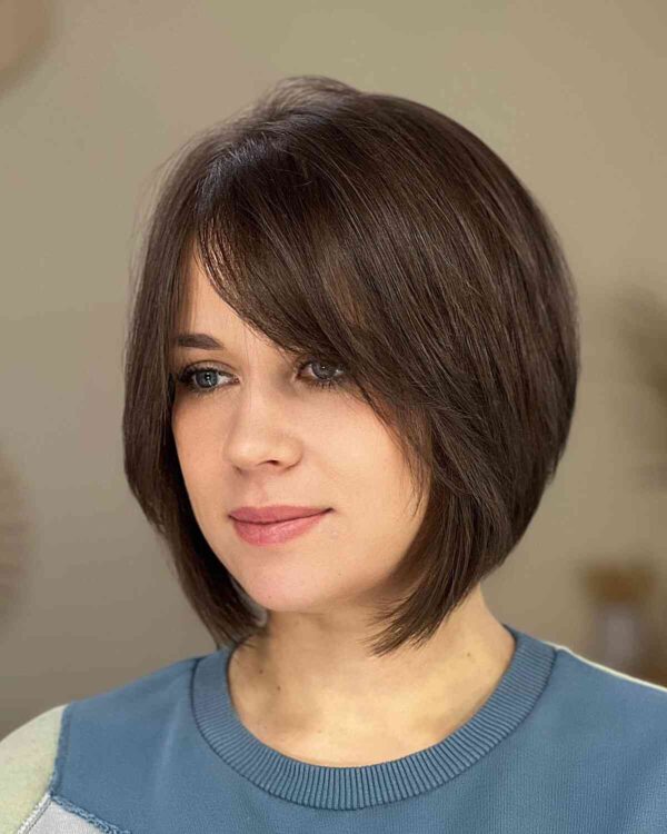 33 Classy Graduated Bobs with Bangs