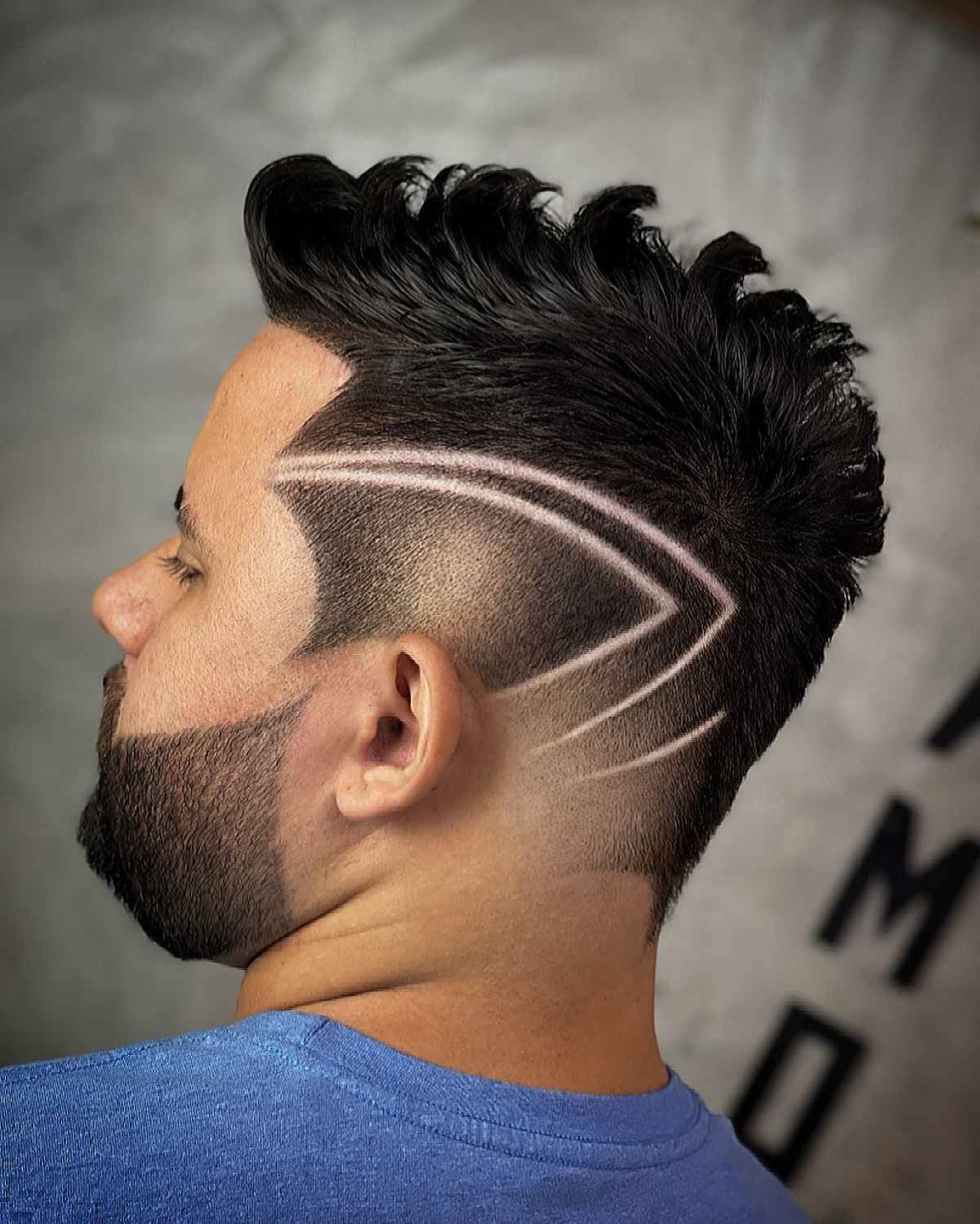 desain rambut dengan lengkungan untuk pria