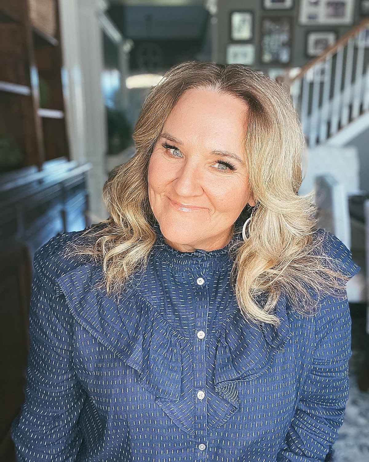 Hairstyle for overweight women over 50 with Wavy Hair