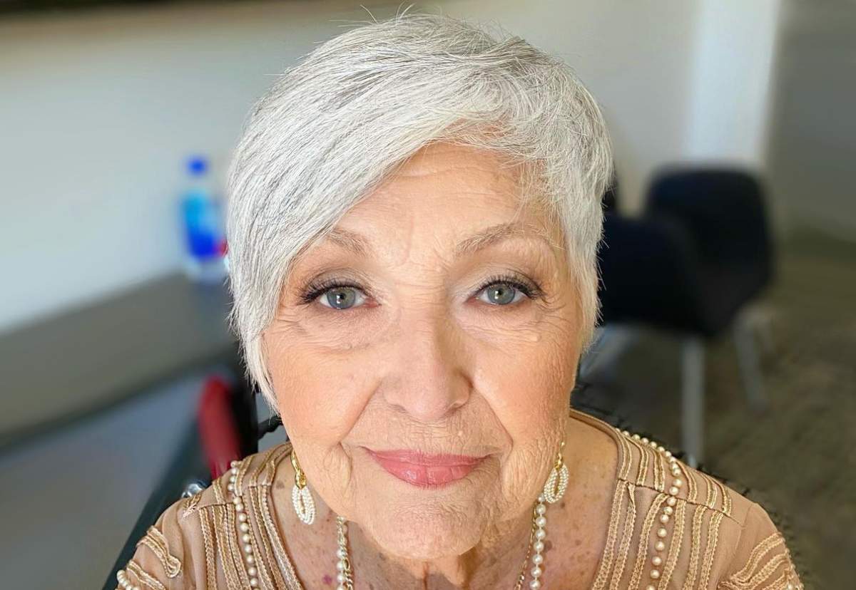 29 Youthful Hairstyles For Women Over 60 With Grey Hair