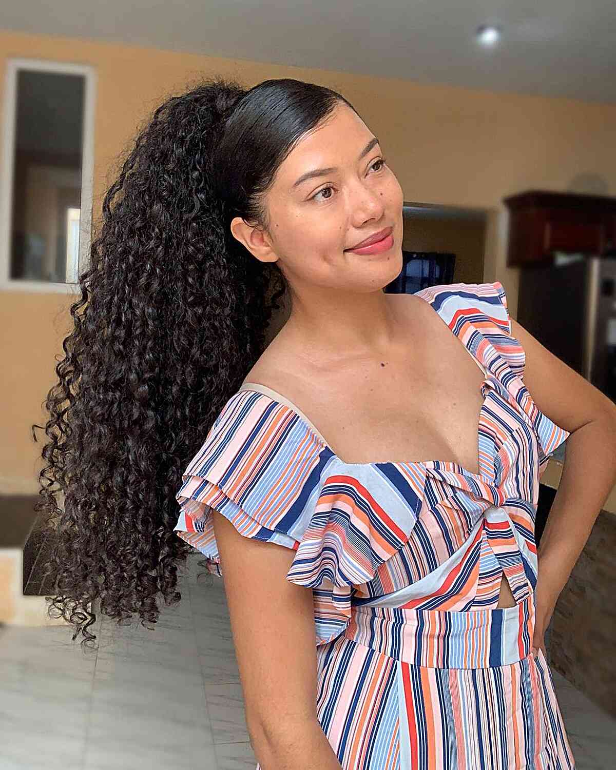 Hawaiian-Style Deep Side Part Ponytail for Long Curls Perfect for Summer