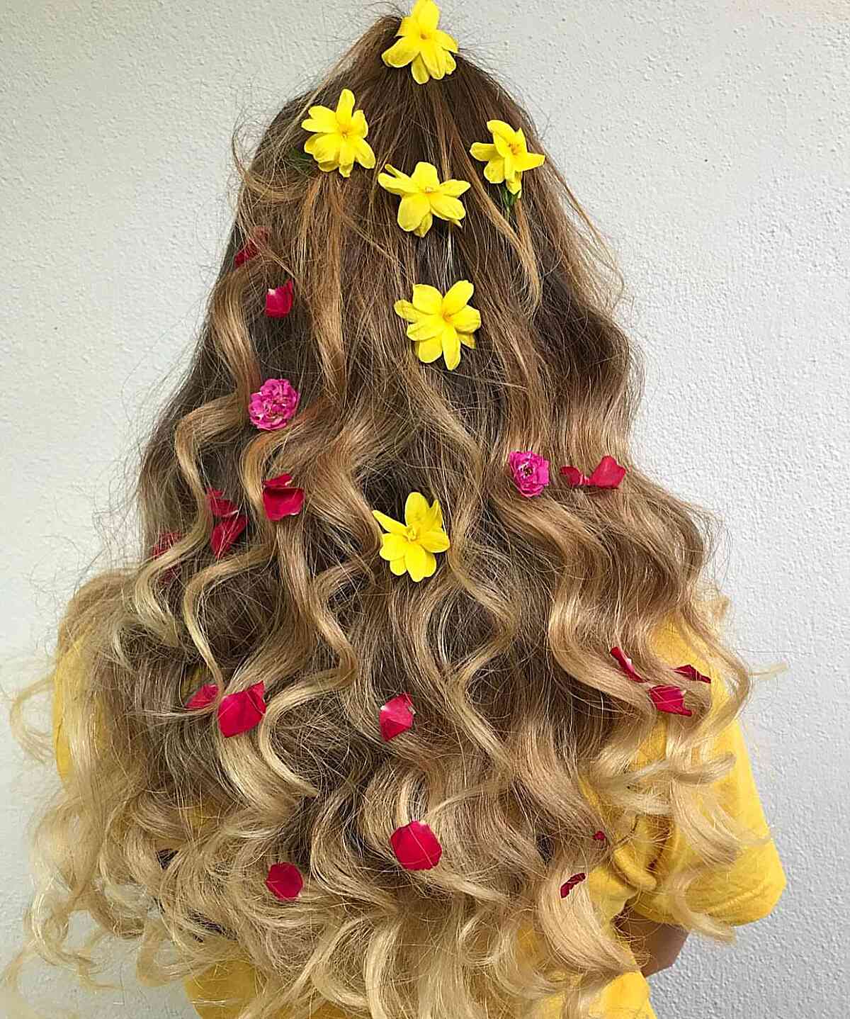 Hawaiian Voluminous Waves with Brown to Blonde Ombre and Flowers