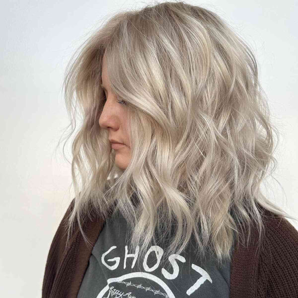 40+ Stunning Platinum Blonde Hair Colors That'll Get You Noticed