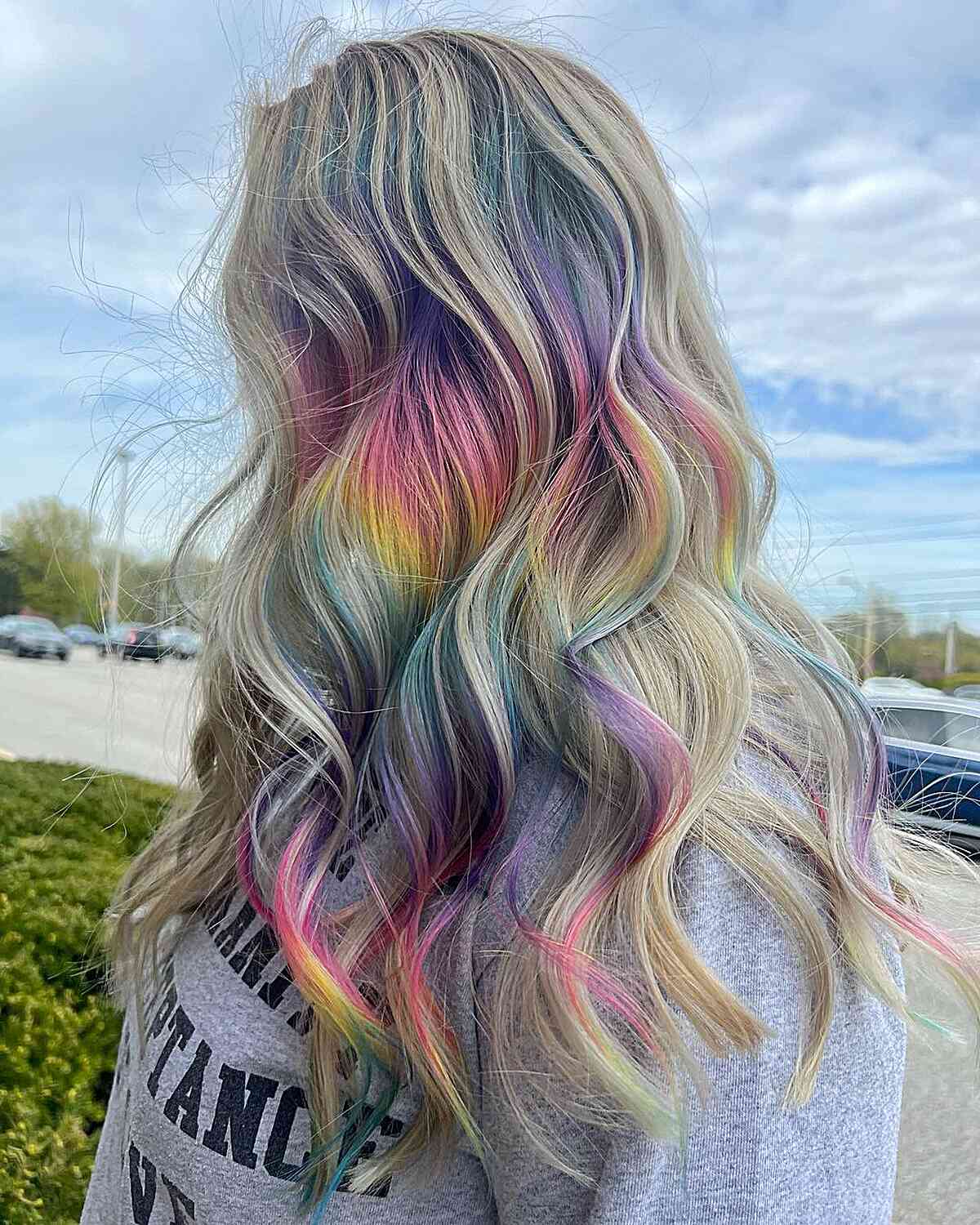 Holographic Colorful Highlights for Mid-Long Blonde Waves