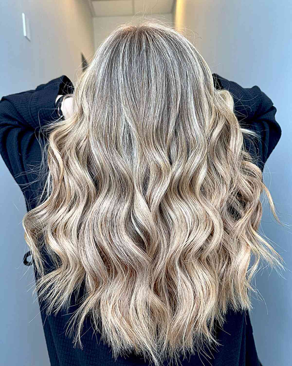 Long Wavy Ice Blonde Balayage Hair with Soft Honey Hues