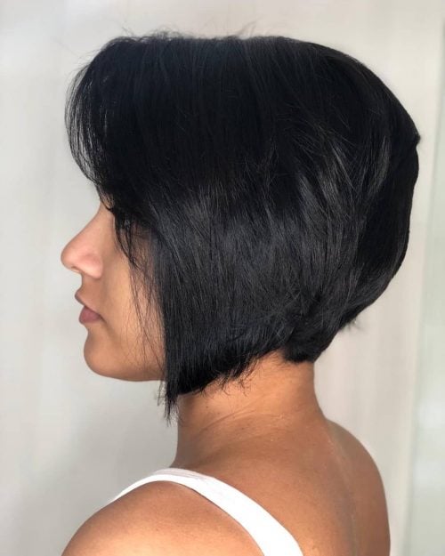 Inverted bob with side bangs