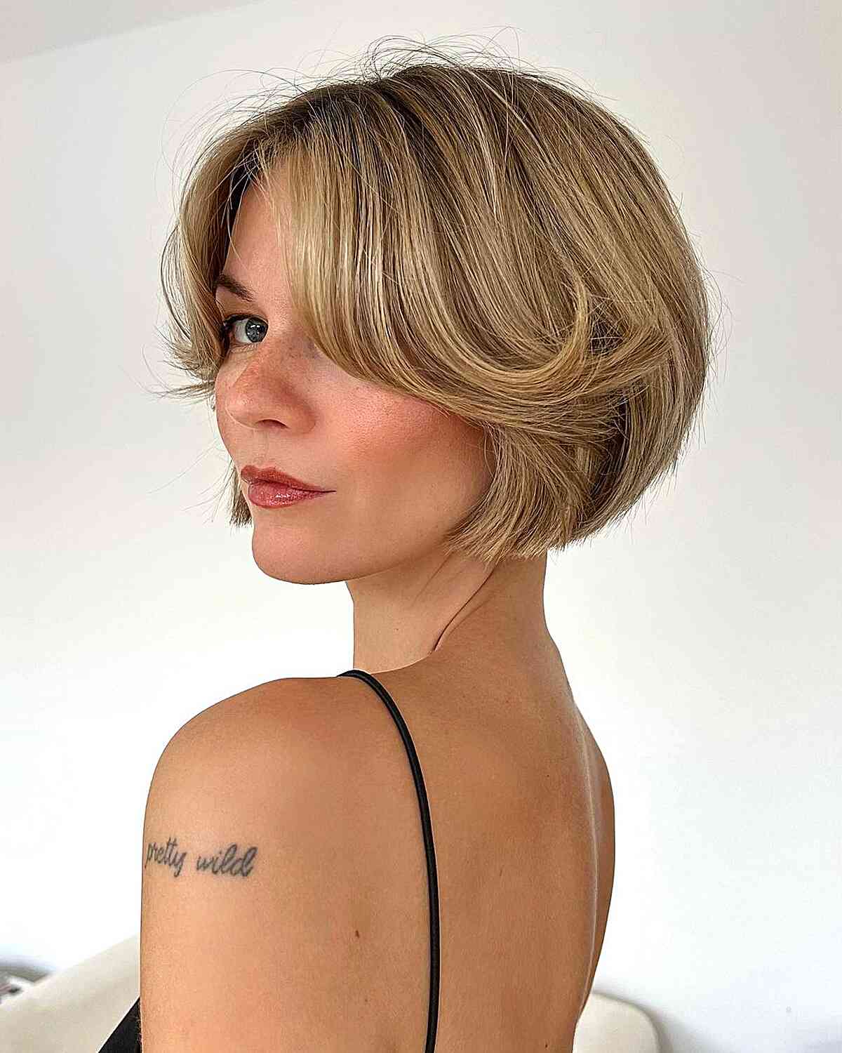 Jaw-Length Blonde Bob with Curtain Fringe for Women