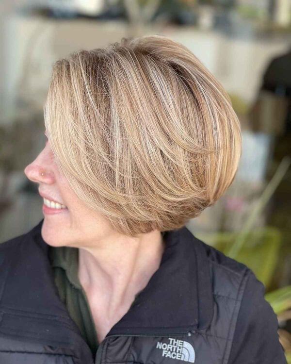 29 Feathered Bob Haircuts That Add Fullness & Movement to Your Hair